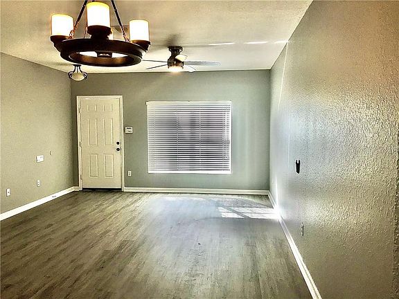 3rd image of 1841 Stockton Dr