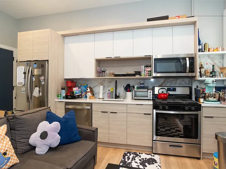 448 W Barry Ave #202 — Photo 6