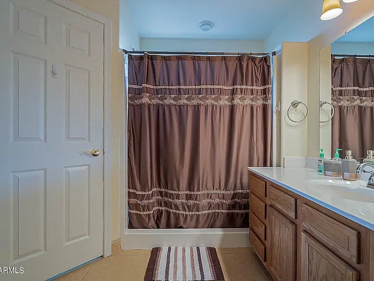1105 N Cota Ln — Photo 33