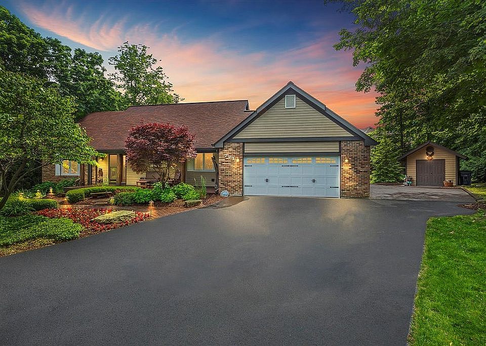 1st image of 771 Leslie Ln