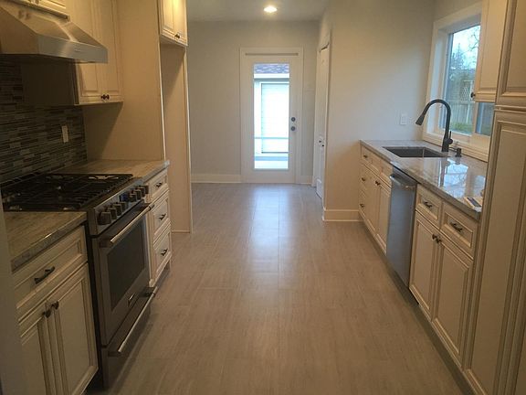 2nd image of 1807 Blackford Ln
