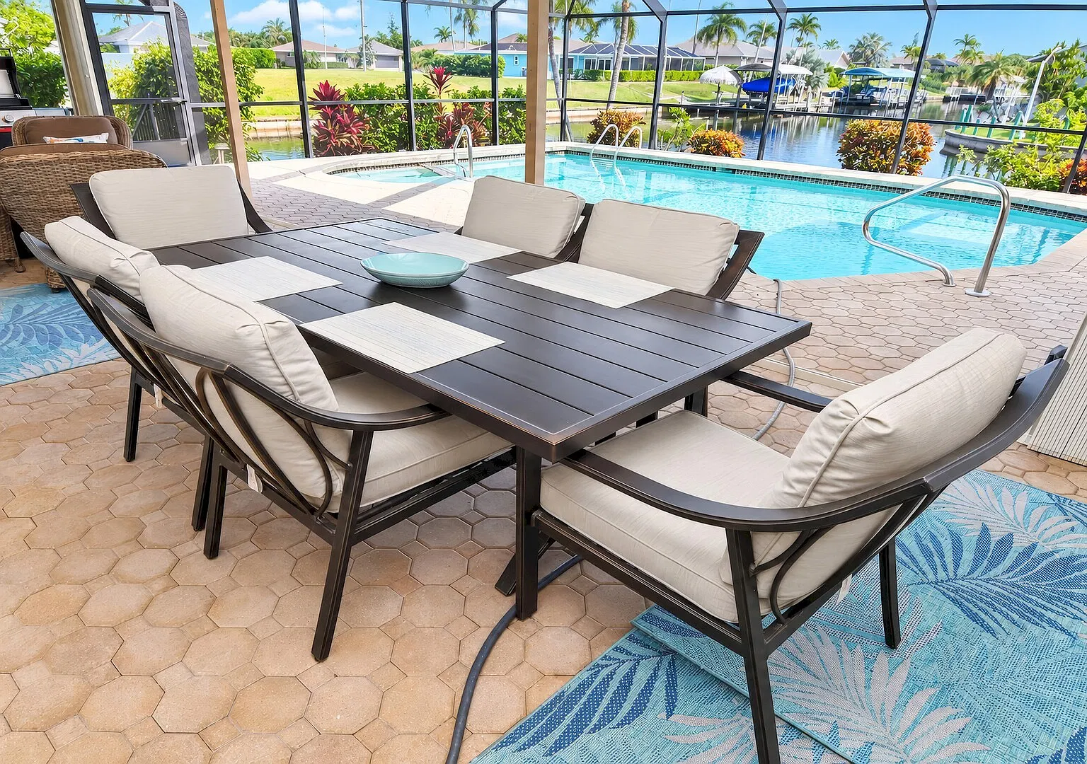 Love BirdCanalfront heated pool pet friendly — Photo 2