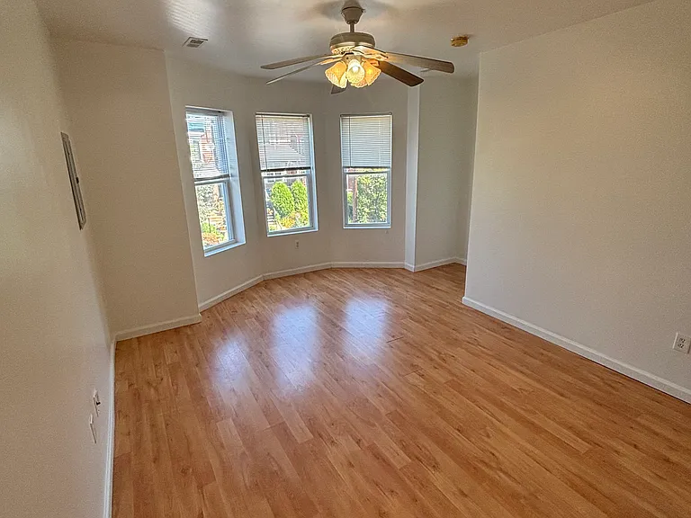 5036 Catharine St #2 — Photo 4
