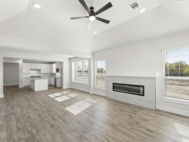 809 Meadow Spring Ln — Photo 3