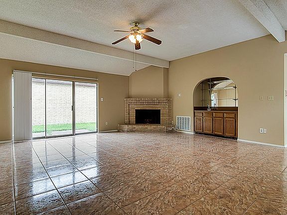 5th image of 4119 Knoll Glen Dr
