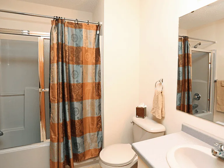 Sherman Oaks Apartments — Photo 13