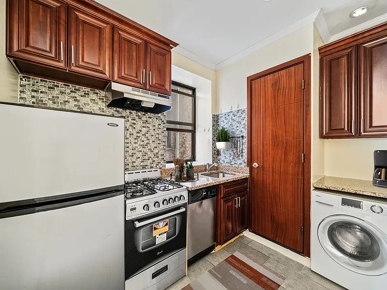 211 W 109th St #2B — Photo 4