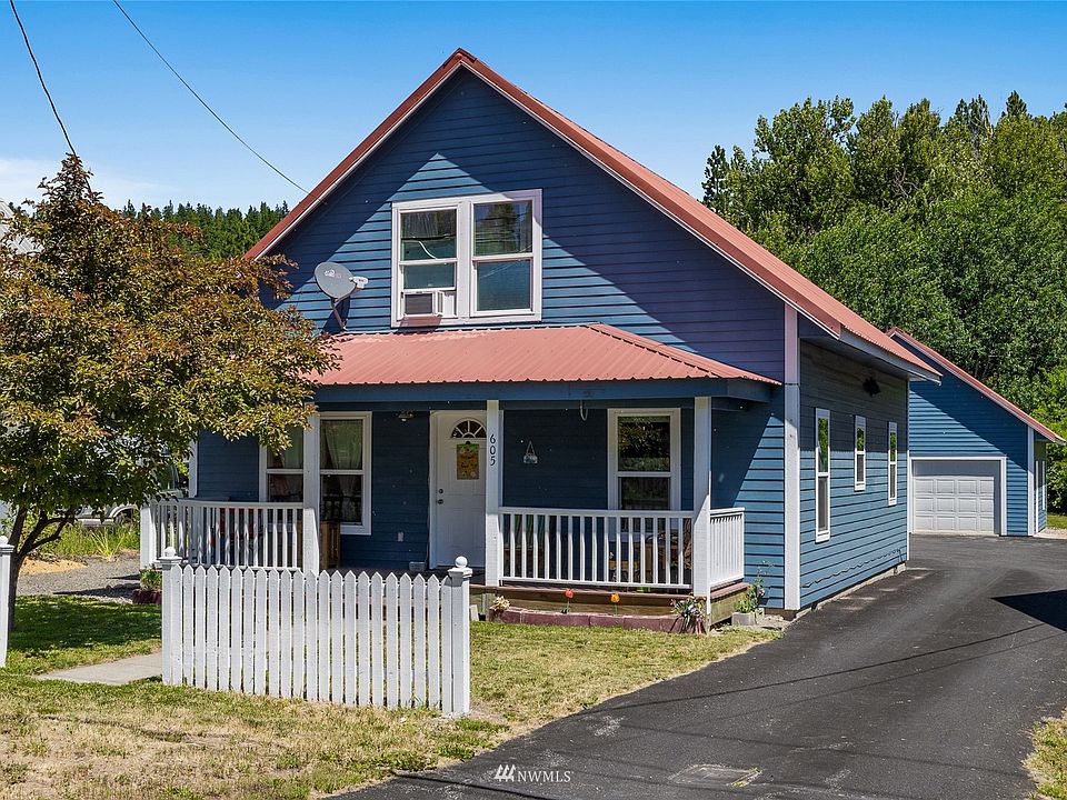 Covered front porch and white picket fence welcome you home.>