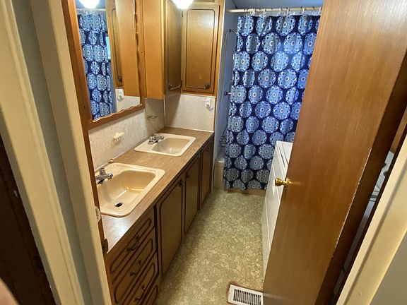5th image of 40 Highland Ave