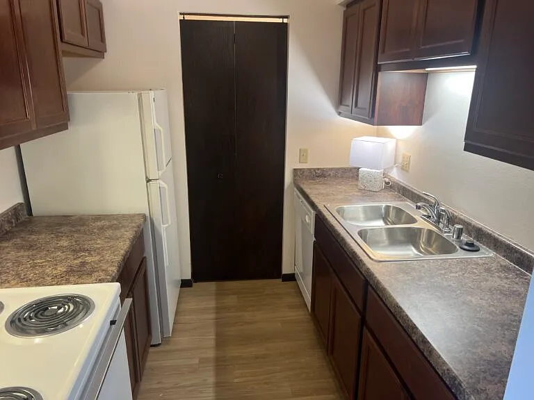 2 bed, $1,135 — Photo 1