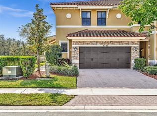 9570 Town Parc Cir N, Pompano Beach, FL 33076