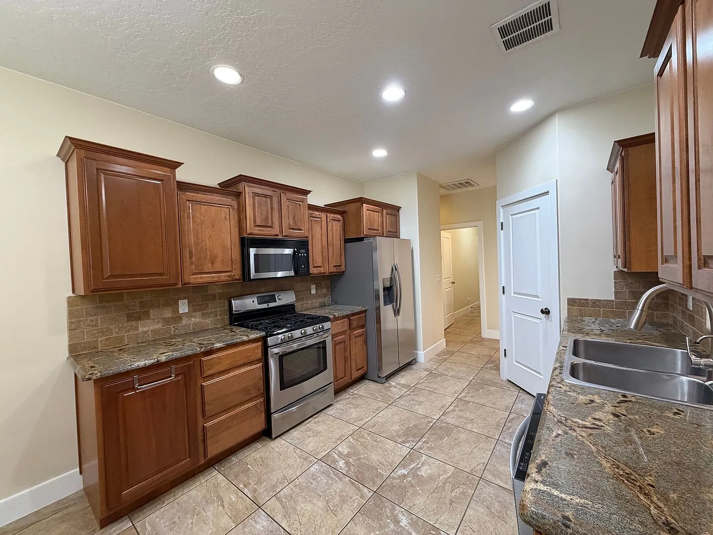 Darling Home For Rent In Washington! — Photo 4
