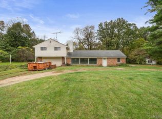 4580 Indianwood Rd, Clarkston, MI 48348