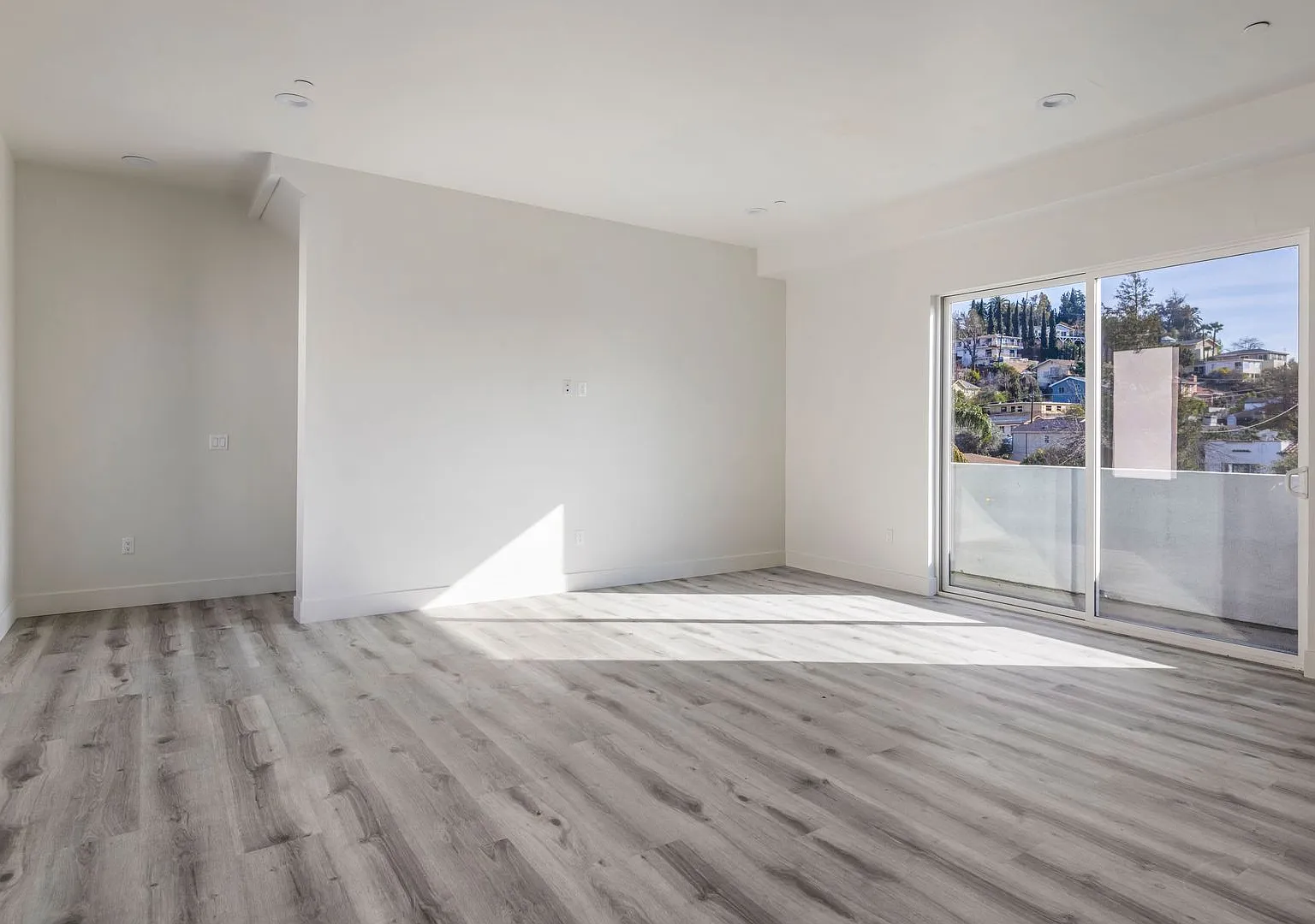 New Construction 3 Bedroom/4 Bath Townhouse — Photo 4