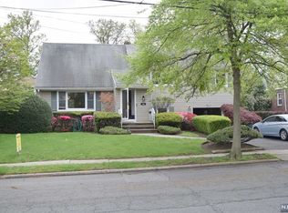 34 Walnut St, Teaneck, NJ 07666