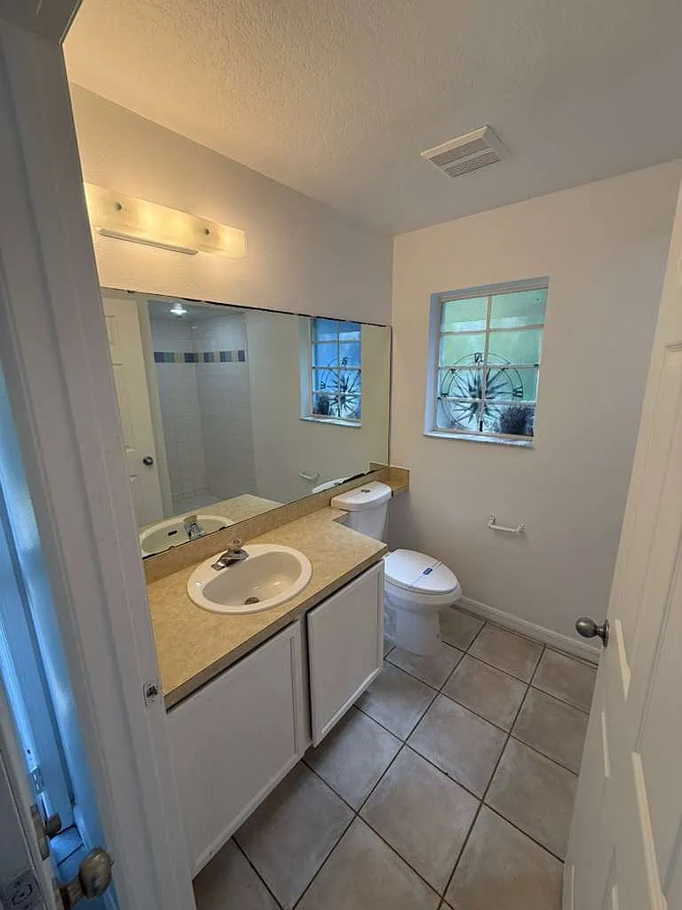2 bed, 1000 sqft, $1,550 — Photo 3