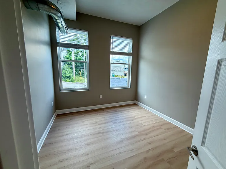 347-355 Main St #7 — Photo 9