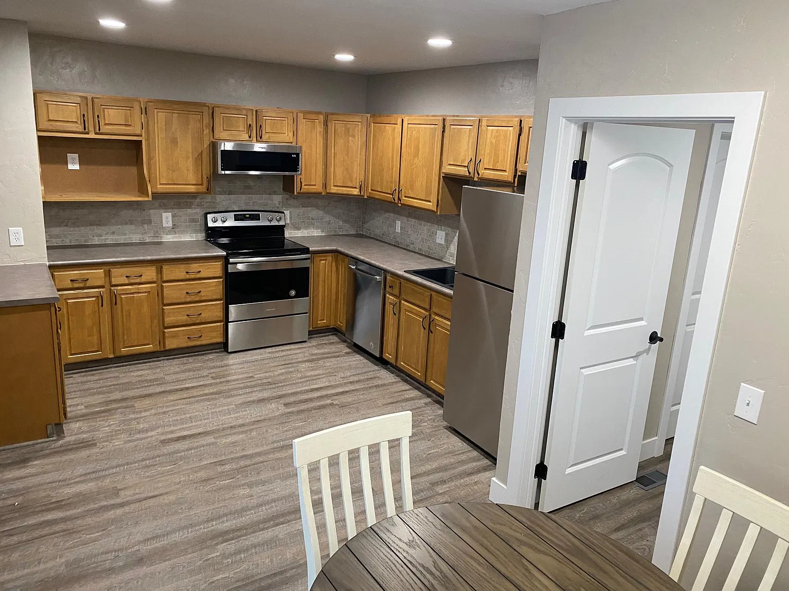 2 bed, 1100 sqft, $2,100 — Photo 4