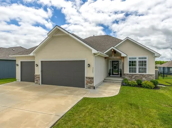 9523 N Lenox Pl, Kansas City, MO 64154