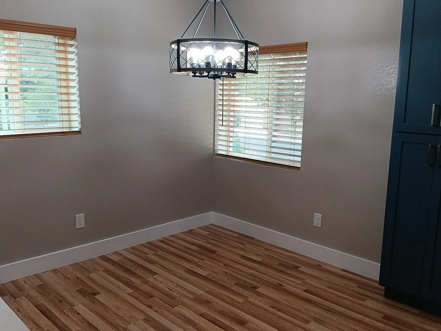 3 Bedroom, 2 Bathroom Home! Schedule a Showing! — Photo 4