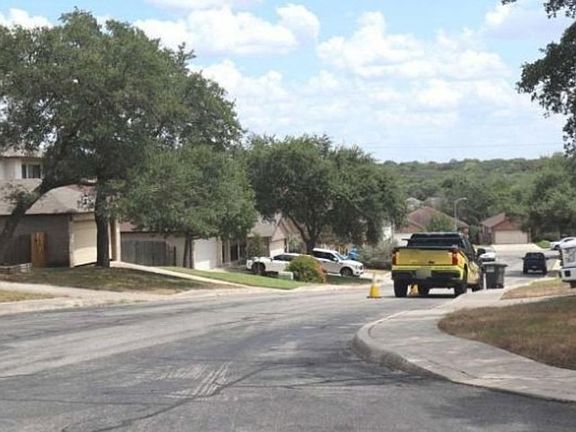 Exterior Neighborhood (street photo)