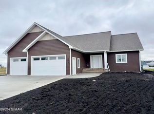 5971 Sylvia Cir, Grand Forks, ND 58201
