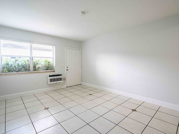 4th image of 7821-7829 Carlyle Ave #3