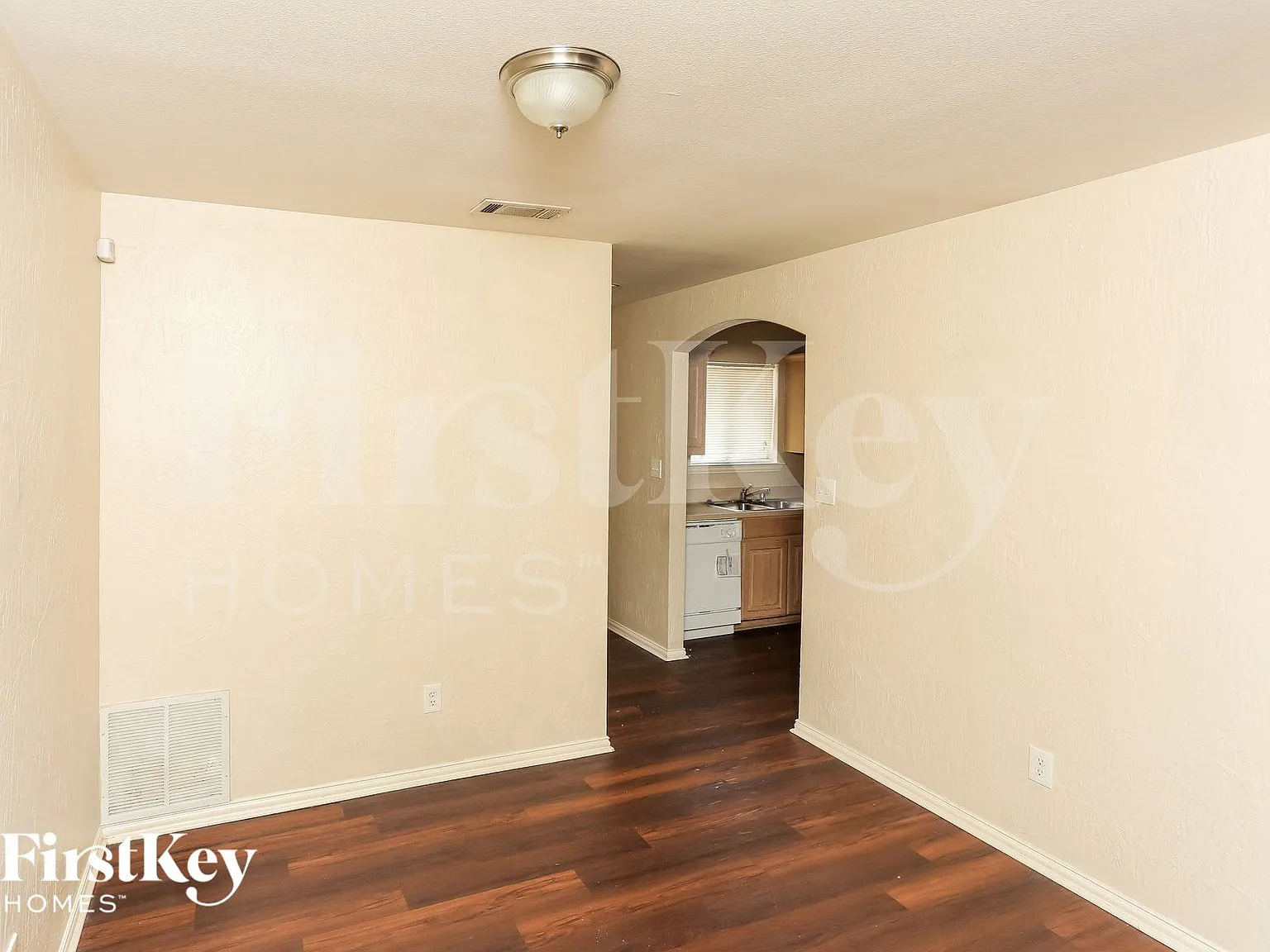 3 bed, 2.0 bath, 1421 sqft, $2,305 — Photo 3