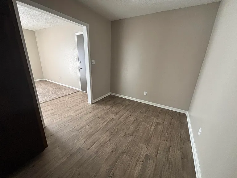 Tiblow Village Apartments — Photo 17