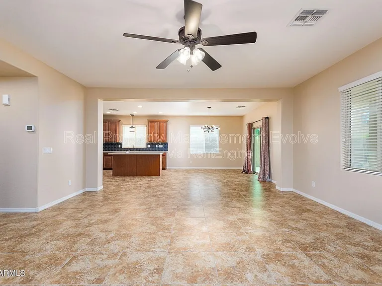 1544 E Hummingbird Way — Photo 5