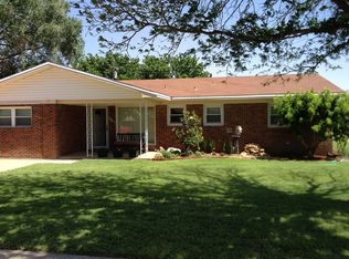 1007 2nd St, Plains, TX 79355