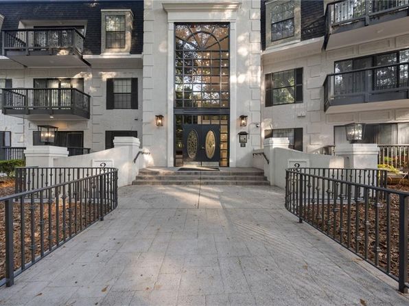 2104 Pine Heights Dr NE