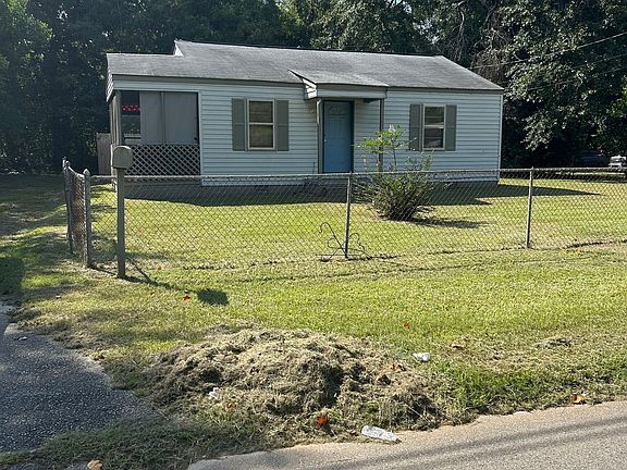2nd image of 501 Camellia Cir