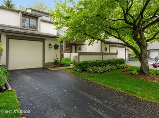 132 Honeysuckle Ct, Rolling Meadows, IL 60008