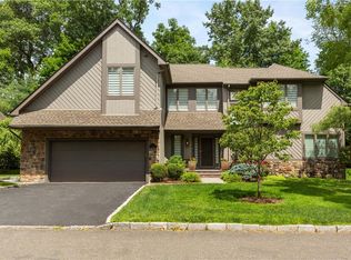 6 Woodhollow Rd, White Plains, NY 10605