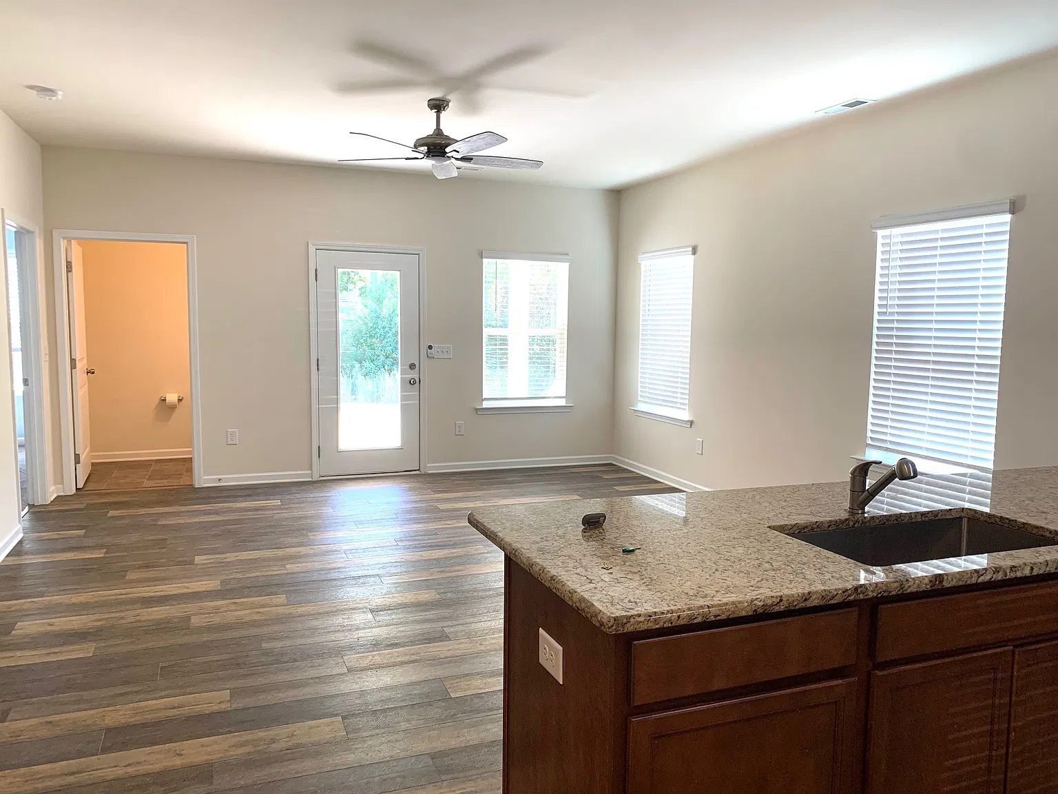 3 bed, 2218 sqft, $2,150 — Photo 3