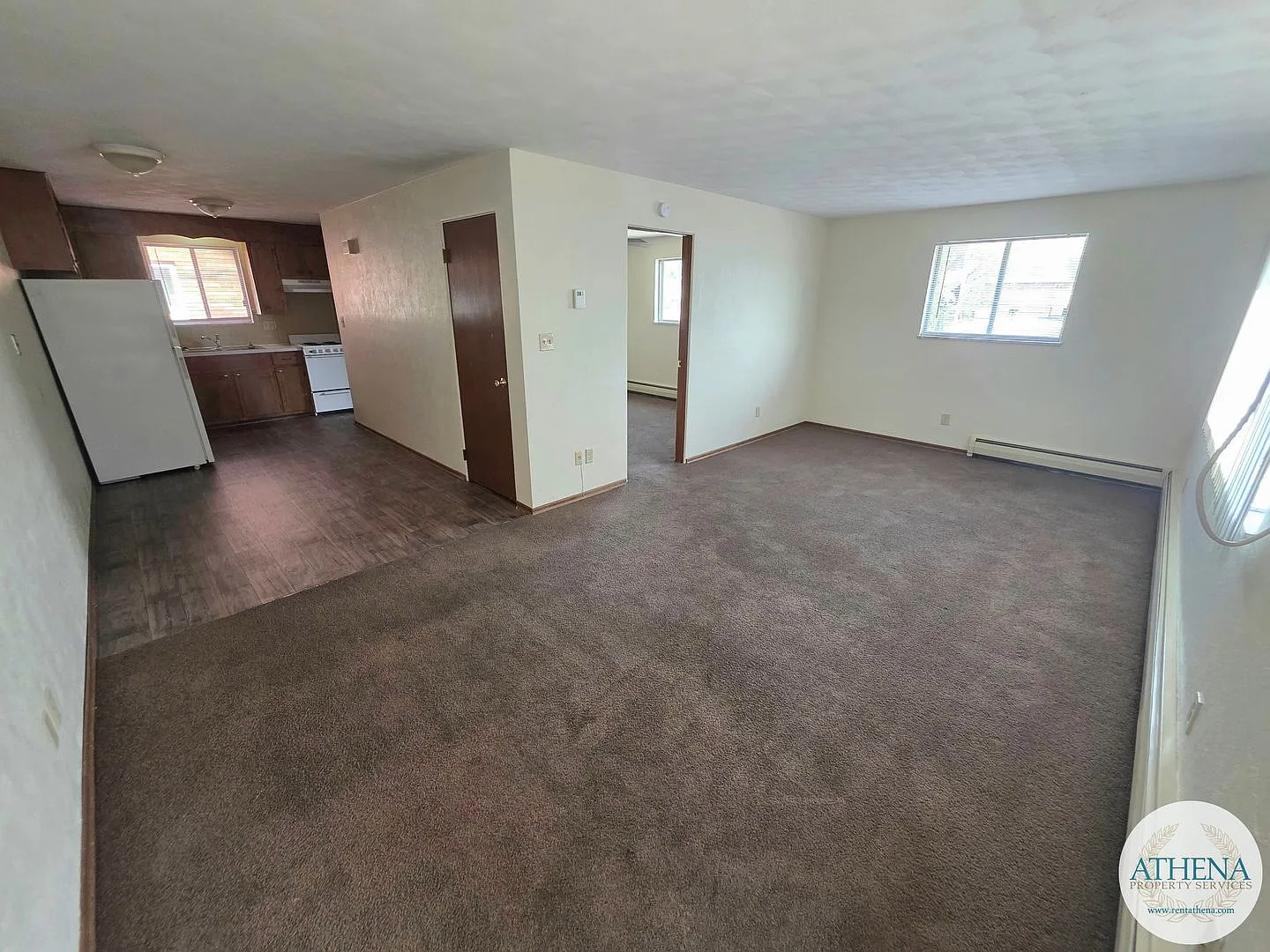 327 N Frederick — Photo 2