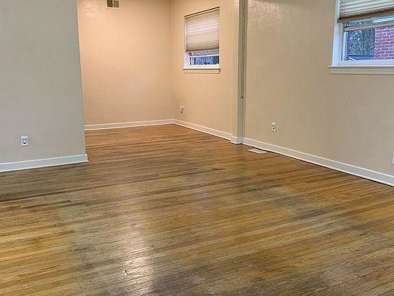 3rd image of 3624 Somme Ave