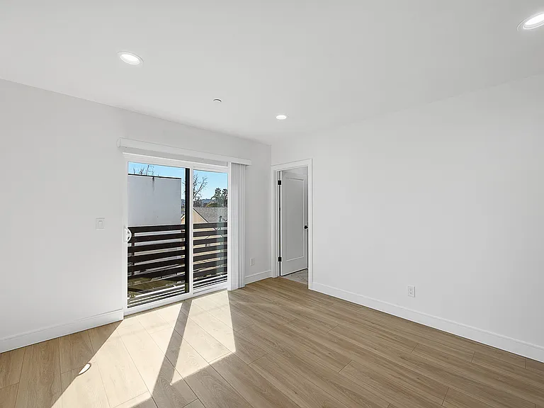 14422 Tiara St — Photo 15