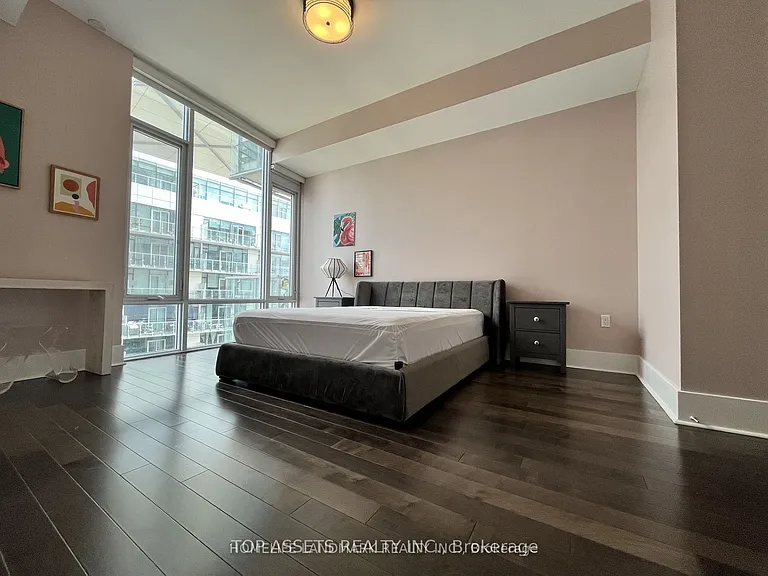 29 Queens Quay E #919 — Photo 4
