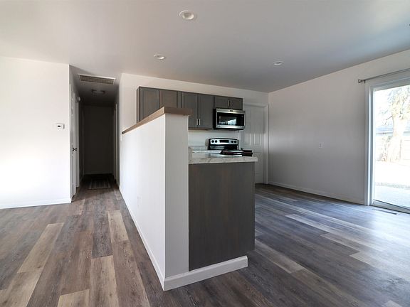 4th image of 222 Lawndale Ave