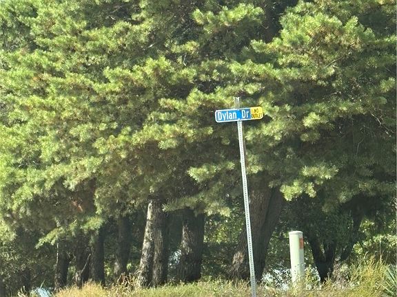 5th image of 2 Dylan Dr