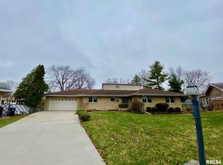 2527 W Rockwood Ct, Peoria, IL 61604