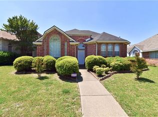 2709 Clearwater Dr, Mesquite, TX 75181