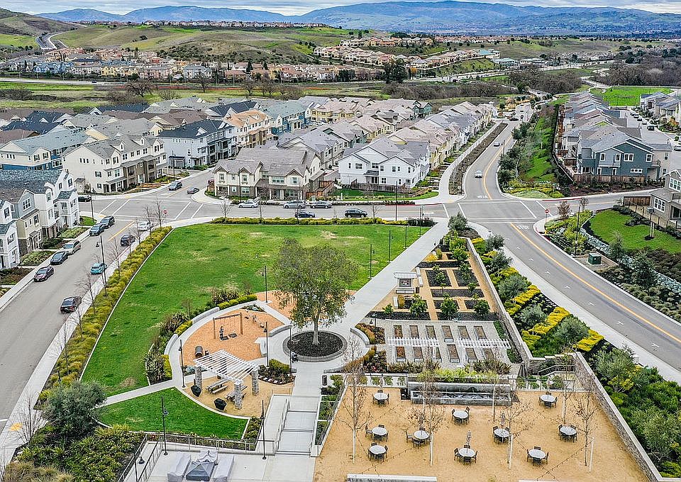 2nd image of 4083 Saint Helena Way