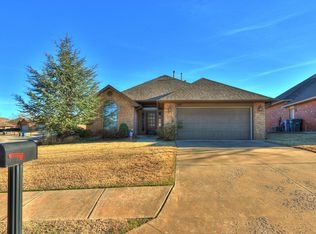 300 Crossland Ct, Edmond, OK 73003
