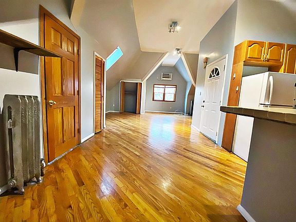 3rd image of 183 Bay 28th St #3F