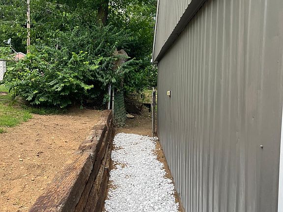 3rd image of 3939 Greenmont Dr