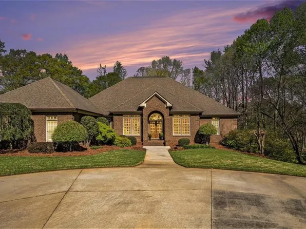101 Lakeside Cv, Carrollton, GA 30117