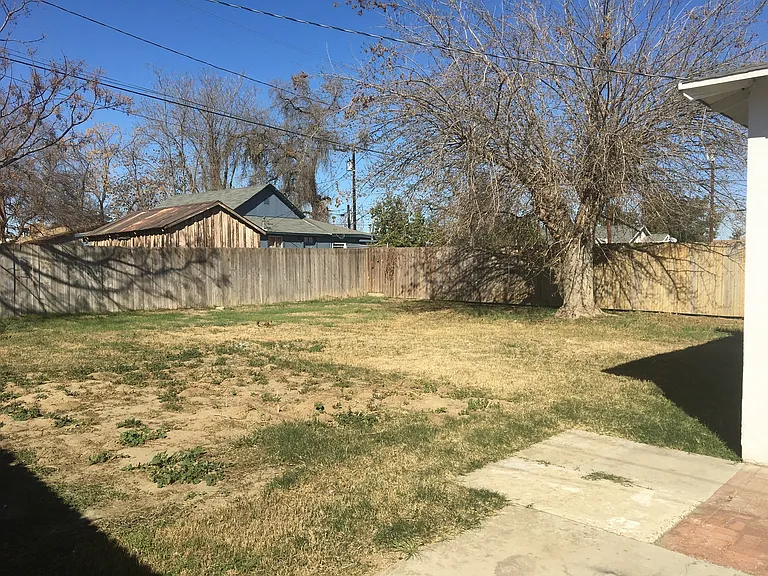 113 S Regal St — Photo 10